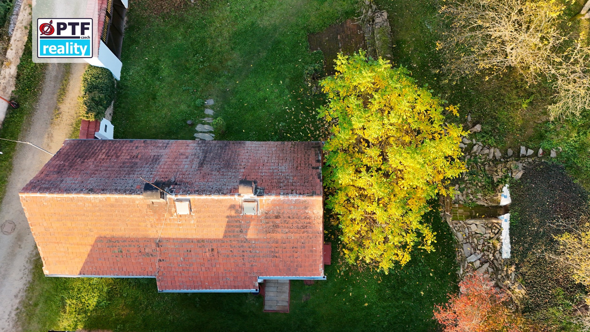 Celkový pohled na usedlost s okolím