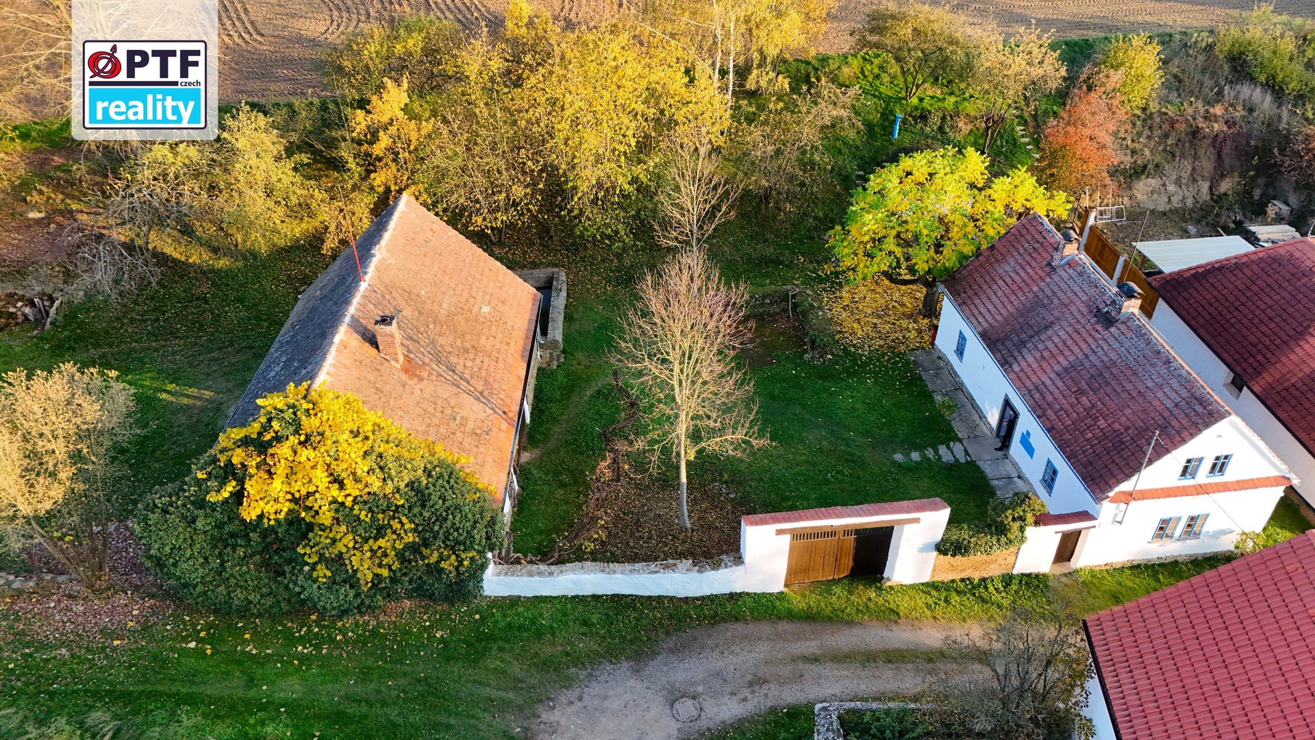 Široký letecký pohled na okolí