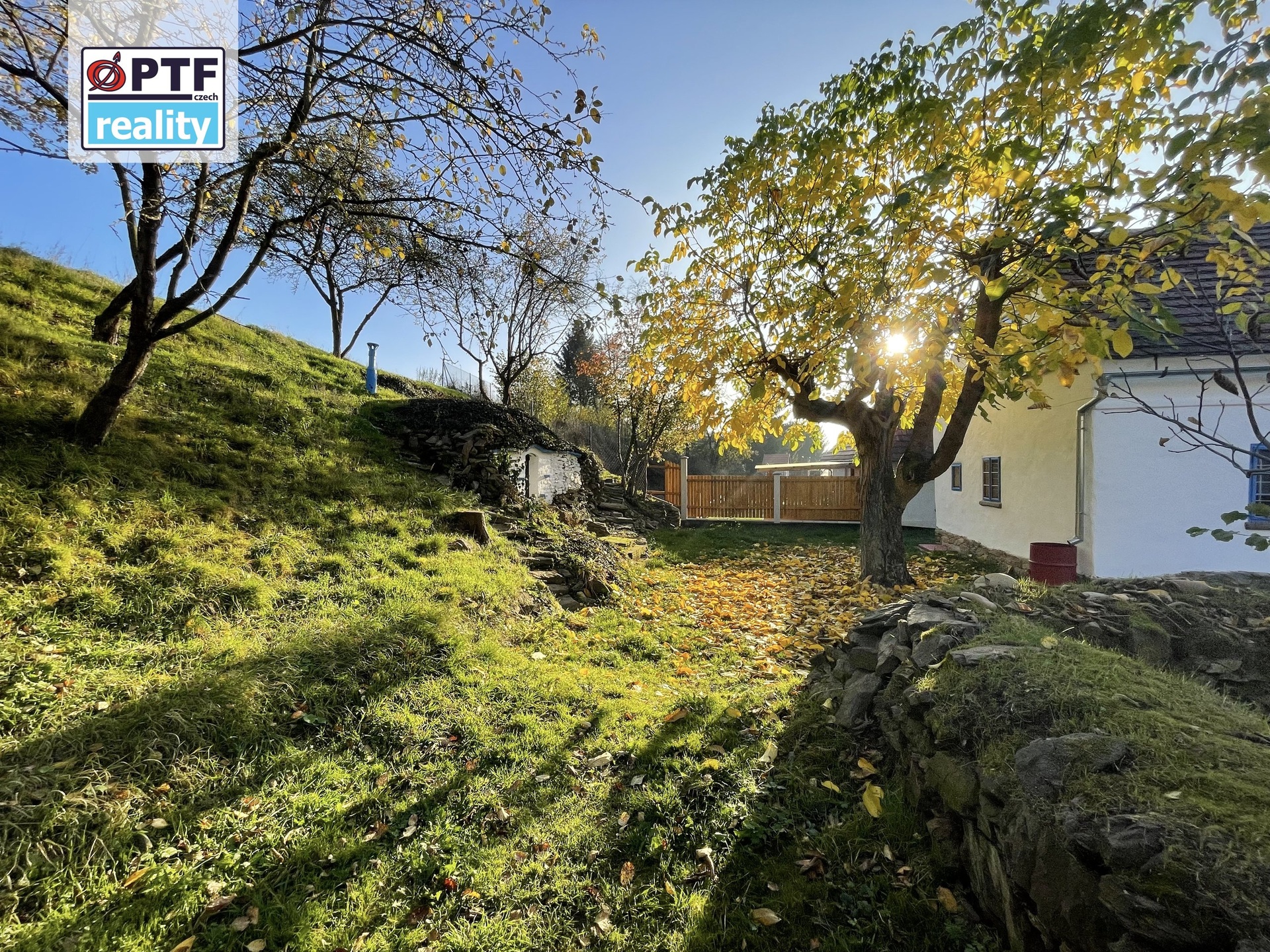 Venkovní pohled na hlavní budovu