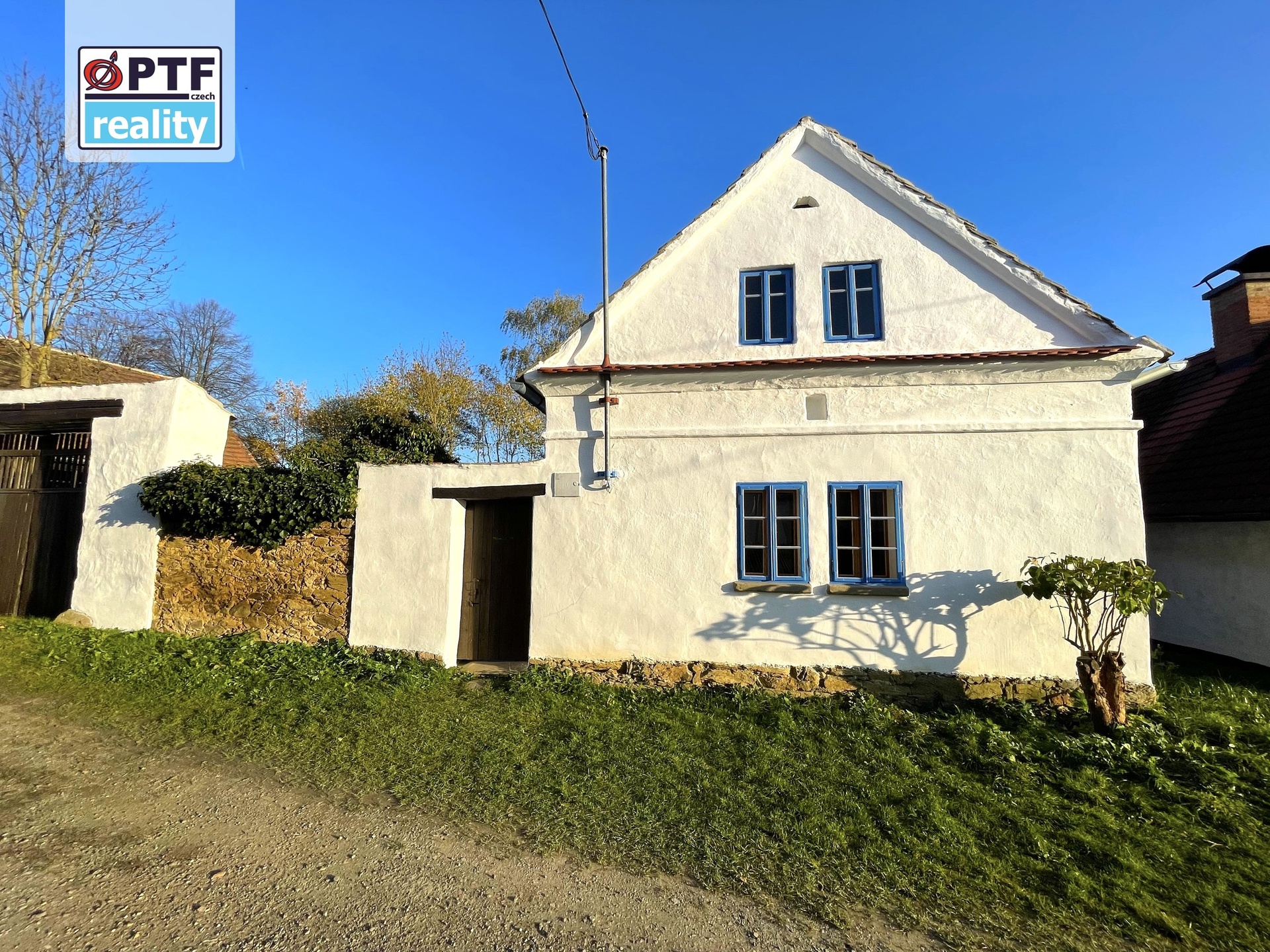 Pohled na pozemek za usedlostí